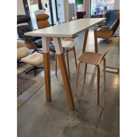 Bar table